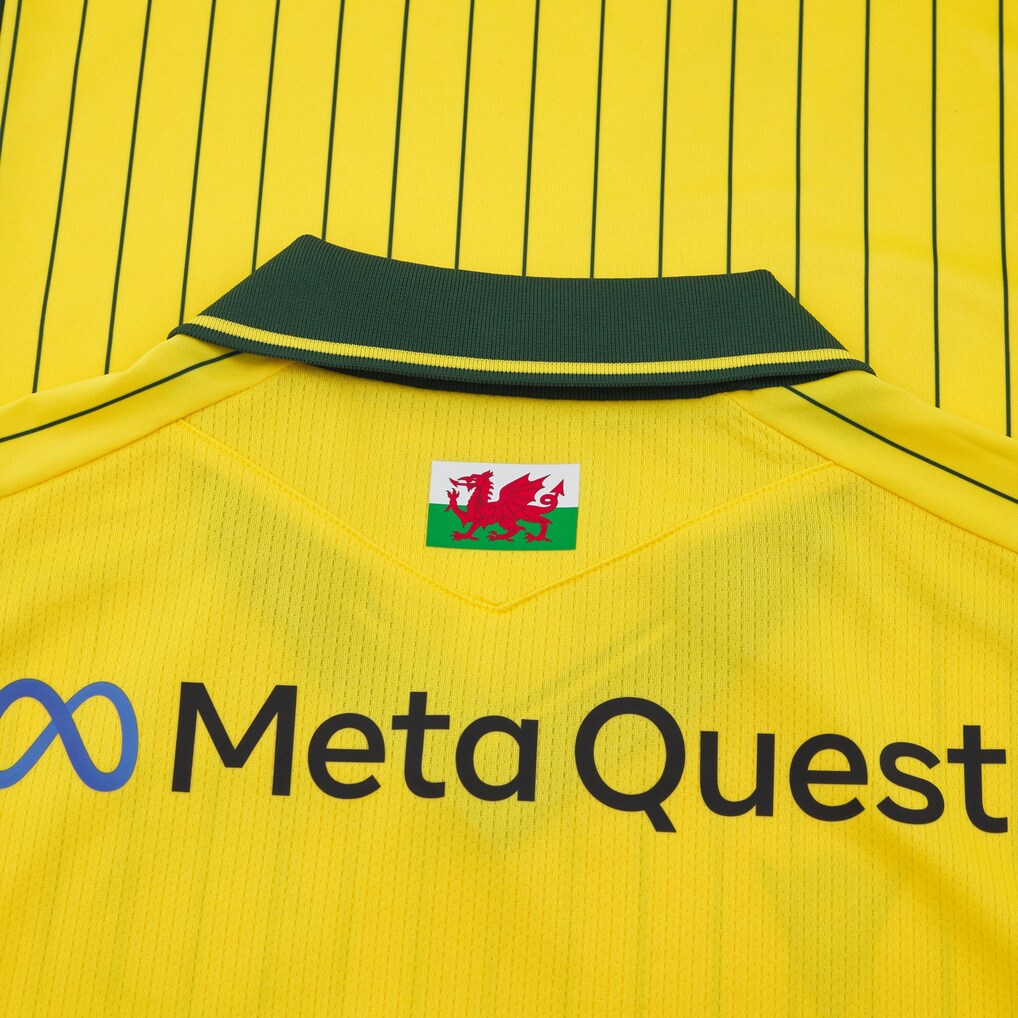 Wrexham Macron Youth 2025/26 Away Replica Jersey - Yellow